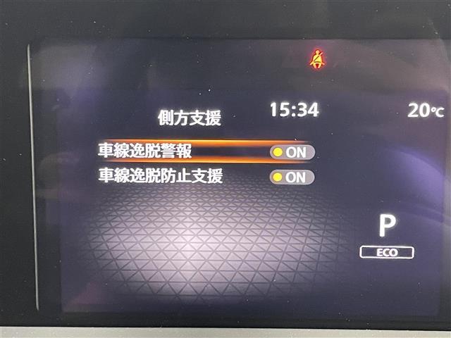 【車線逸脱警報（LDW）】クルマが車線から逸脱しそうになると、はみ出さないように警報音と表示によってドライバーに注意を促します。機能には限界があるためご注意ください。
