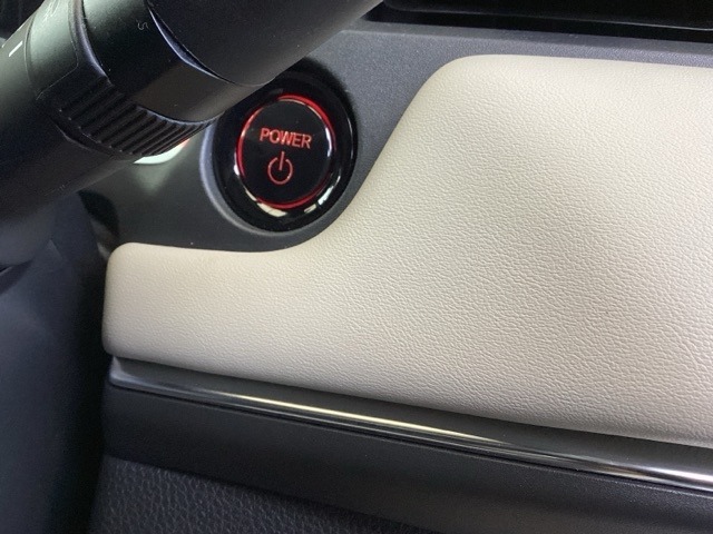 スマートキーシステム搭載ですので、ハンドル横のスイッチを押せば、エンジンスタート！