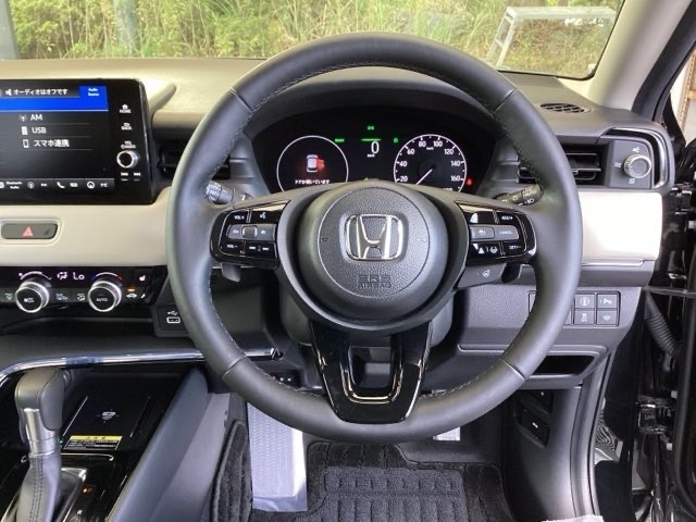 手になじむ感覚のステアリングです。さわり心地、デザイン性、操作性にこだわったアイテムです。