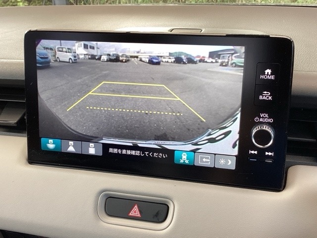 バックモニターにガイド線表示付きなので車庫入れも安心【カメラアングルは3パターンから選べます】知らない道でも安心して楽しくお出かけができます。