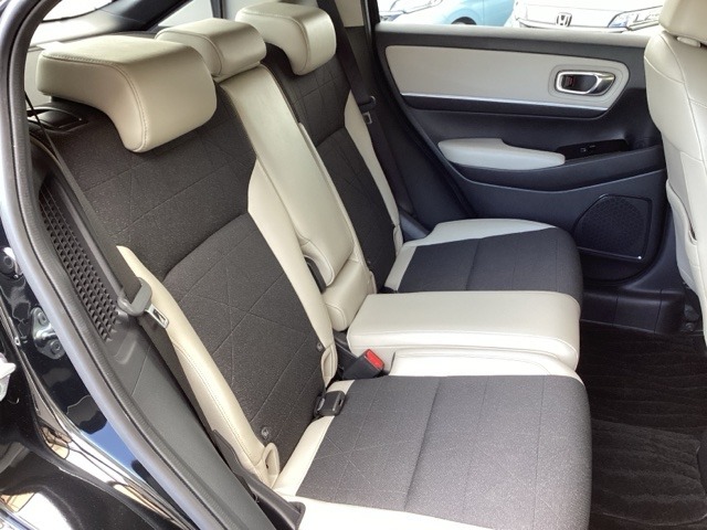 シート表皮は専用のクリーナーできれいにクリーニングしていて清潔です。