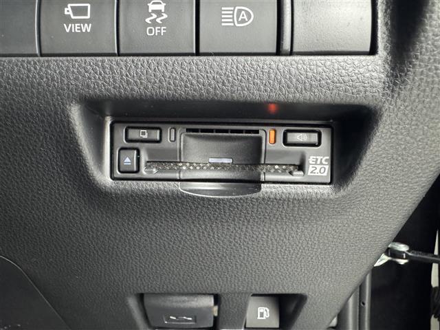 【ETC】有料道路を利用する際に料金所で停止することなく通過できる、ETC車載器（ノンストップ自動料金収受システム機器）が装備されています。セットアップを行うことで利用可能になります。