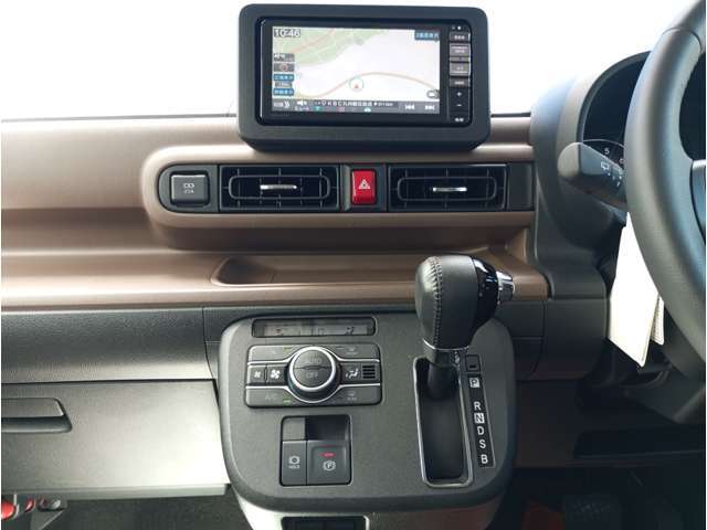 【インパネ】各操作スイッチも使いやすい位置で運転しやすいですよ♪