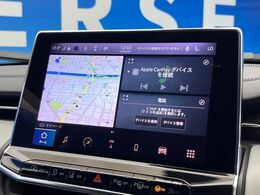 ●Apple　Car　Play：スマホとの有線接続で、ナビ・オーディオ再生などスマホのアプリ機能が画面でも使える便利機能です！