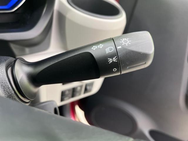 WECARSの展示場では実際に見て、触ってお車をお選びいただけます！知識の豊富な営業スタッフが様々なカーライフをご提案いたします！