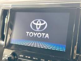 【メーカー純正ナビ】インテリアに溶け込むスタイリッシュな「専用設計」メーカーナビを装備♪視認性や操作性など基本性能にも優れ、より上質なカーライフをお楽しみいただけます。