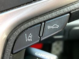 【トヨタセーフティセンス】走行中に前方の車両等を認識し、衝突しそうな時は警報とブレーキで衝突回避と被害軽減をアシスト。より安全にドライブをお楽しみいただけます。