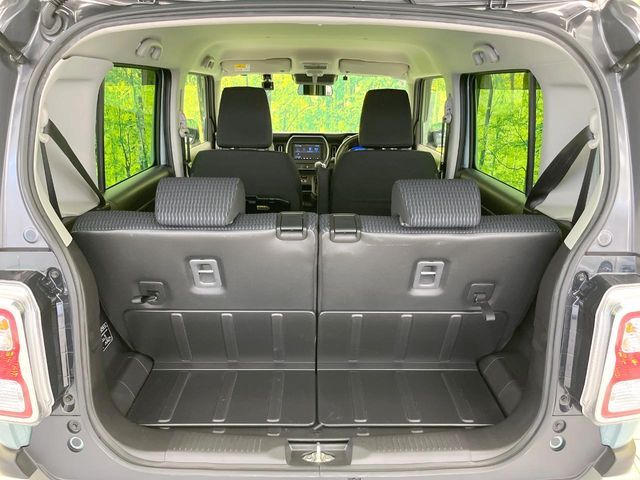 積み下ろしのしやすいデッキにはたっぷりと荷物を積み込んでいただけます。遊びから仕事まで、様々なシーンで頼れます♪