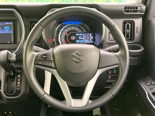 【ステアリングスイッチ】運転中、前方から目線をそらすことなく、オーディオ等の操作が可能な便利機能！安心＆快適なドライブを演出してくれます♪