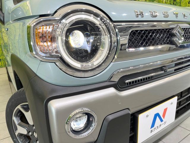 【LEDヘッドライト】悪天候や夜間走行時も良好な視界を確保し安心して運転できる高輝度LEDヘッドライトを装備！点灯速度が早く、消費電力も抑えられています。