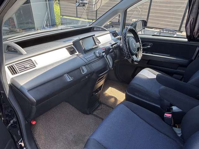 助手席側もキズもなく綺麗な状態です！