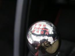 【フロア6速MT】短いストロークで操作フィールのよいシフト！