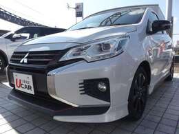 エクステリアは、ルーフ、ルーフスポイラー、電動格納式リモコンドアミラーをブラックマイカとし、スポーティで精悍な印象に仕上げた他、ブラック塗装の15インチアルミホイールを採用することで足元を引き締めた☆