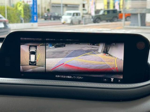 【360°ビューモニター】を装備しております。全周囲カメラで危険察知。狭い駐車場でも安心して駐車できますね。