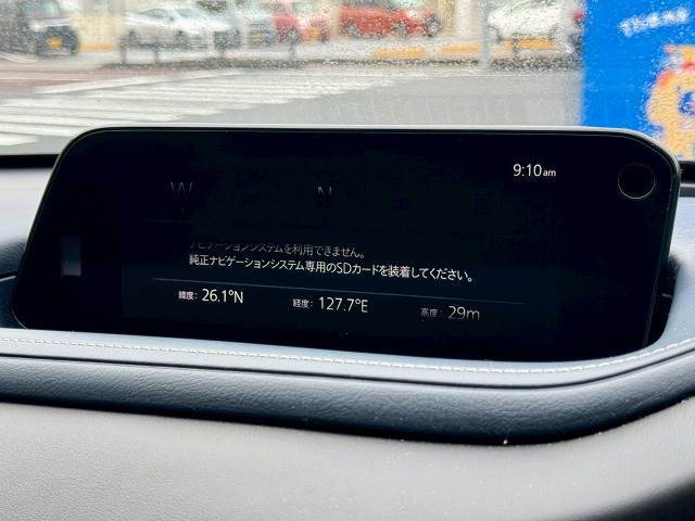 【純正ナビ】一体感のあるナビは、高級感ある車内を演出してくれます。Bluetooth再生などオーディオ機能も充実しておりますので、運転もより楽しめます♪
