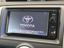 【純正SDナビ】ナビゲーション機能はもちろん、多彩なメディアをお使いいただけます。フルセグTV、ミュージックサーバー、Bluetooth接続、CD・DVD再生も可能！