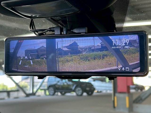 デジタルインナーミラー搭載で後方の視界も広がります！