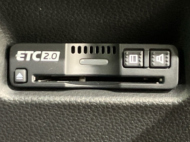★ETC2.0搭載★ お出かけには今や欠かせなくなってきましたETC装備で、高速道路の利用もスマートに！料金所もスイスイ通過⇒快適ドライブにかかせないアイテムです