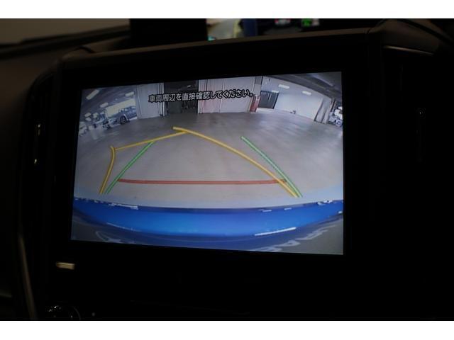 大きな画面に投影されるバックカメラの映像。後方の視認性が高まり安心感アップ！