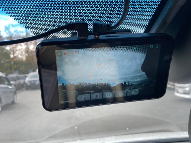 ●仕入れ段階で徹底したチェックを行い、厳しい審査にパスした車だけを展示・販売しています。弊社ではこれをプロチェックと呼び、数十の独自チェック項目に基づき、車の状態を調べ上げています。