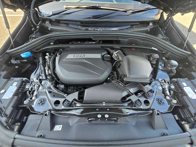 直列4気筒DOHCディーゼル。出力110kW〔150ps〕/4,000rpm（カタログ値）、トルク360Nm/1,500-2,500rpm（カタログ値）♪