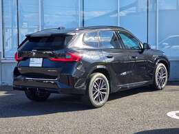 この度は弊社認定中古車をご覧いただき誠にありがとうございます。弊社はBMW 正規ディーラーですので遠方のお客様も安心してご購入下さい。ご不明な点がございましたらお気軽にお申し付けください。