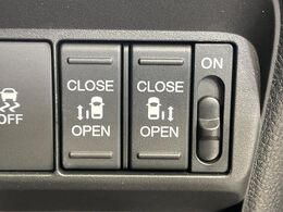 【両側パワースライドドア】スマートキーや運転席のスイッチで後席両側スライドドアの開閉が可能♪電動だから力を入れてドアを開ける必要が無く、小さなお子様でも簡単に開け閉めでき快適です♪