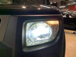 ライトは、HIDヘッドライトとなっており夜間走行時も明るく照らしてくれます！