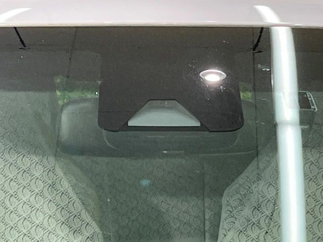 【トヨタセーフティセンス】走行中に前方の車両等を認識し、衝突しそうな時は警報とブレーキで衝突回避と被害軽減をアシスト。より安全にドライブをお楽しみいただけます。