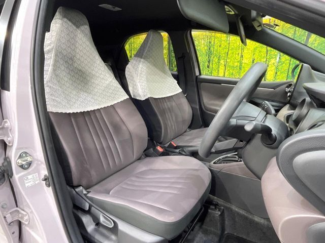 運転席シート廻りは使用感も少なく、良好な状態となっています。前オーナー様が丁寧に使っていたことがよくわかりますね。