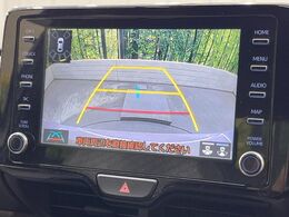 【バックカメラ】駐車時に後方がリアルタイム映像で確認できます。大型商業施設や立体駐車場での駐車時や、夜間のバック時に大活躍！運転スキルに関わらず、今や必須となった装備のひとつです！