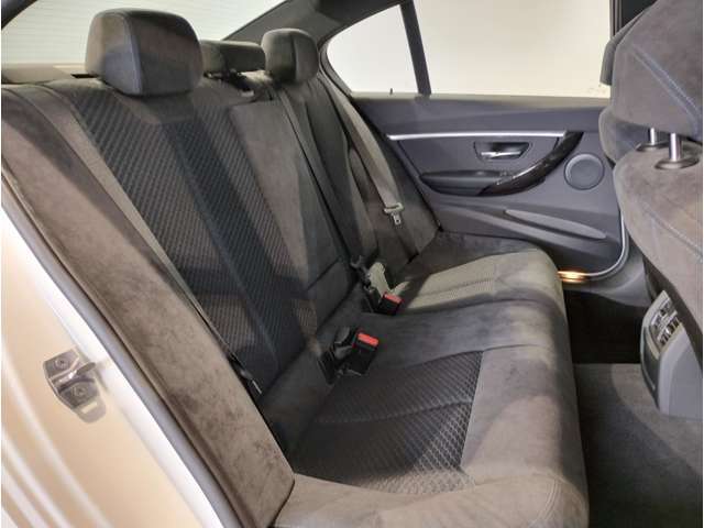 【エアバック】BMWのエアバックやその他の安全装備は、互いに補完しあう事で徹底した安全性を貫きます。万一の事故の際にそれぞれ最適な保護を提供してくれます！