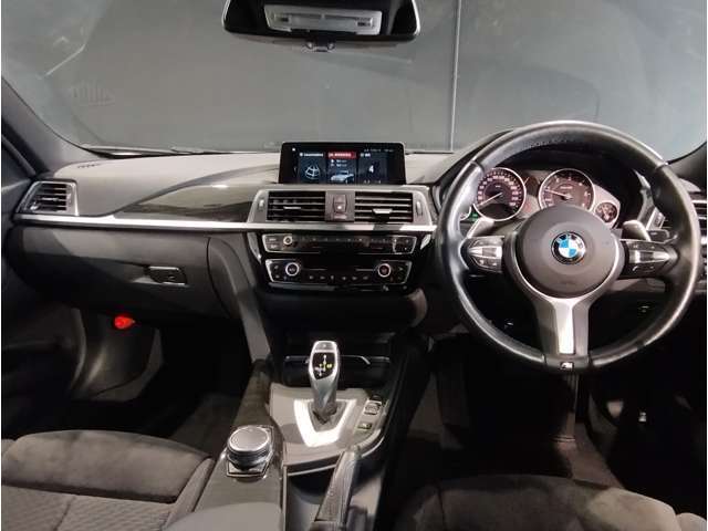 ☆センターパネルを運転席側に僅かに傾けたBMW独特のインパネ☆【駆け抜ける歓び】はここからもスタートしております☆