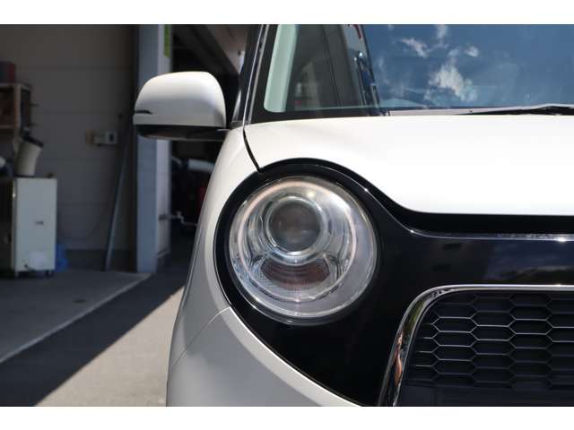 【ヘッドライト（HID）】大光量ながら、省電力にも貢献！より遠くまで明るく照らし、夜間や雨天時の安心感を大きく向上させます！
