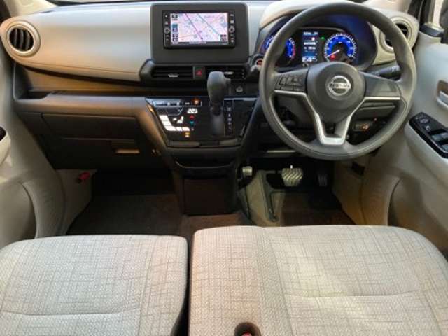 インパネ周りはこのように機能的にまとまっています。もちろんクリーニング済みで、室内もキレイです。