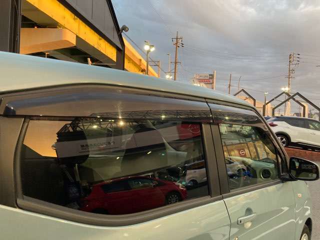 純正プラスチックバイザーです