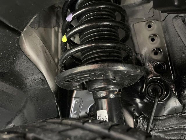 お車を安心してお乗りいただく為には、足回りの定期点検が欠かせません。サービスサポート（有償保証）では無料点検もご提供しており、安心のカーライフをお過ごしいただけるサポート体制が整っています。