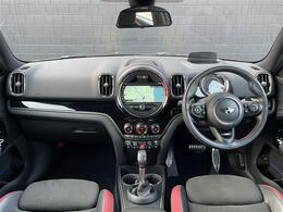 LIBERALAは、輸入車選びの新たなスタイルを提案するインポート・セレクト・ブランドです。オーナー様となる方がクルマから直接感じる感性を第一にした、最良の一台との出会いをコーディネートいたします。