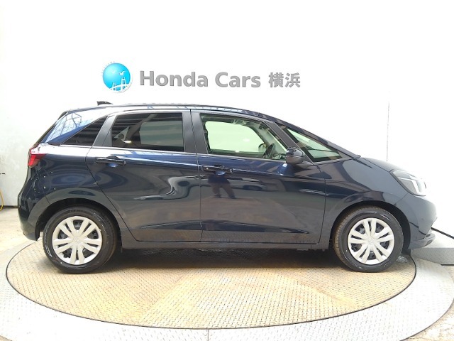 全長399cm、幅169cm、高さ154cmのお車になります。