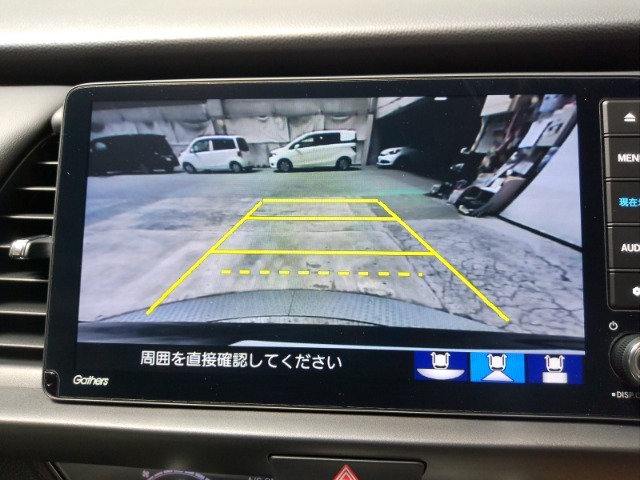 後方確認はオマカセのリアカメラ付です。雨天時や夜間のバック駐車時などで特に視界の安全確認に役立ちます。