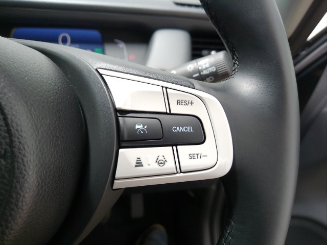 多彩な安心・快適機能を搭載した先進の安全運転支援システムのHonda　SENSINGを搭載しております。