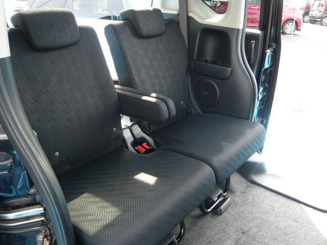 後席もゆったり車内！！大人の方でも問題ないかと思います♪♪