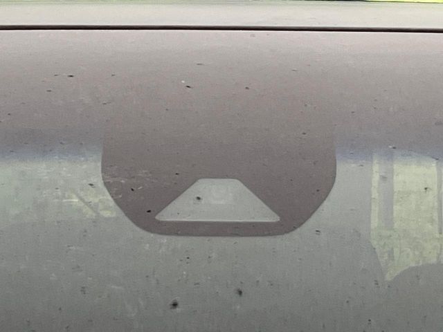 【ホンダセンシング】走行中に前方の車両等を認識し、衝突しそうな時は警報とブレーキで衝突回避と被害軽減をアシスト。より安全にドライブをお楽しみいただけます。