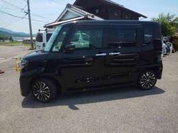 登録から15年以内又は走行15万km内のお車には1年間、距離無制限のACE保証を（無料）お付けします。保障内容を充実したい方、長期保証をお考えの方には購入車両に最適な保障（有償）をご提案させていただきます。