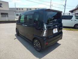 30台近くの展示車両をご用意し、ご来店お待ちしております。在庫は随時入れ替わっていますので、希望の車がない場合もちょくちょくサイトをご確認ください。