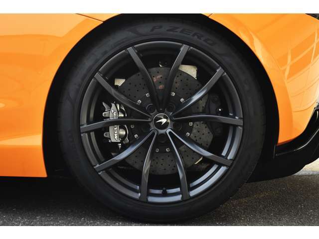 Cyber Tyreは、通信センサーがタイヤに直接接触しているため、従来のタイヤよりも精度の高い情報が得られます。
