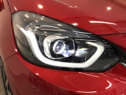 【LEDヘッドライト】大光量で夜道や雨の日の安心感を高めるLEDヘッドライト。周囲の明るさに応じて自動点灯・消灯/ライトの消し忘れも防げるオートライトコントロール付！