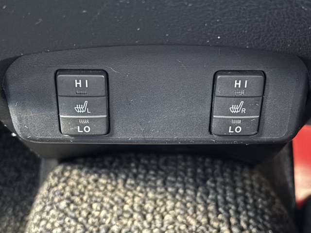 運転席助手席シートヒーター