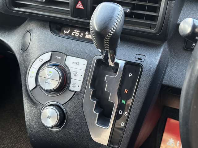 全国納車費用半額！　北海道のお客様は全道主要都市まで納車費用無料！　東北2万円～、関東3万円～、関西3.5万円～陸送いたします。車庫証明・登録費用、全国一律！（多少の条件はございます。)