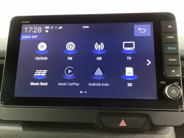 ナビゲーションはフルセグTV、インターナビ対応のGathers純正メモリーナビを搭載しています。Bluetoothオーディオ機能がありますので、スマートフォンなどの音楽も再生できます。